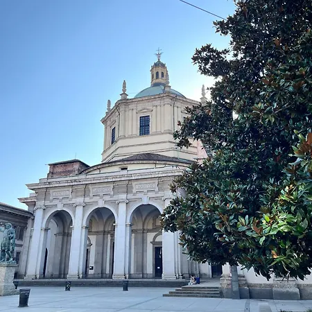 Colonne77 - Design Lägenhet Milano